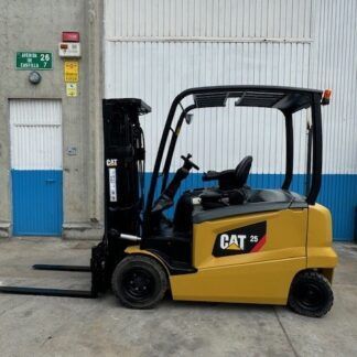 Carretilla eléctrica Caterpillar EP25N, capacidad 2500kg-elevación tríplex 4,8m